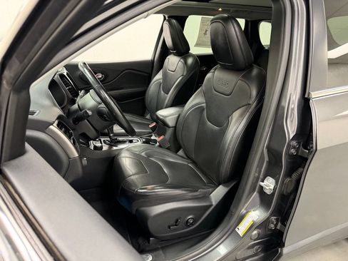 Used 2019 Jeep Cherokee Limited AWD/4WD image 19