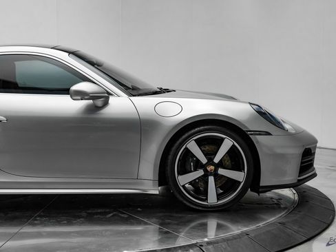 Used 2025 Porsche 911 Carrera image 24