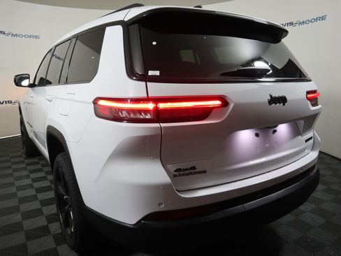 New 2025 Jeep Grand Cherokee L Limited w/ Black Appearance Package image 10