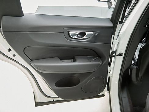 Certified 2023 Volvo XC60 B5 Plus w/ Protection Package Premier image 18