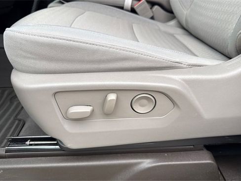 Used 2024 GMC Sierra 2500 SLE w/ SLE Convenience Package image 16