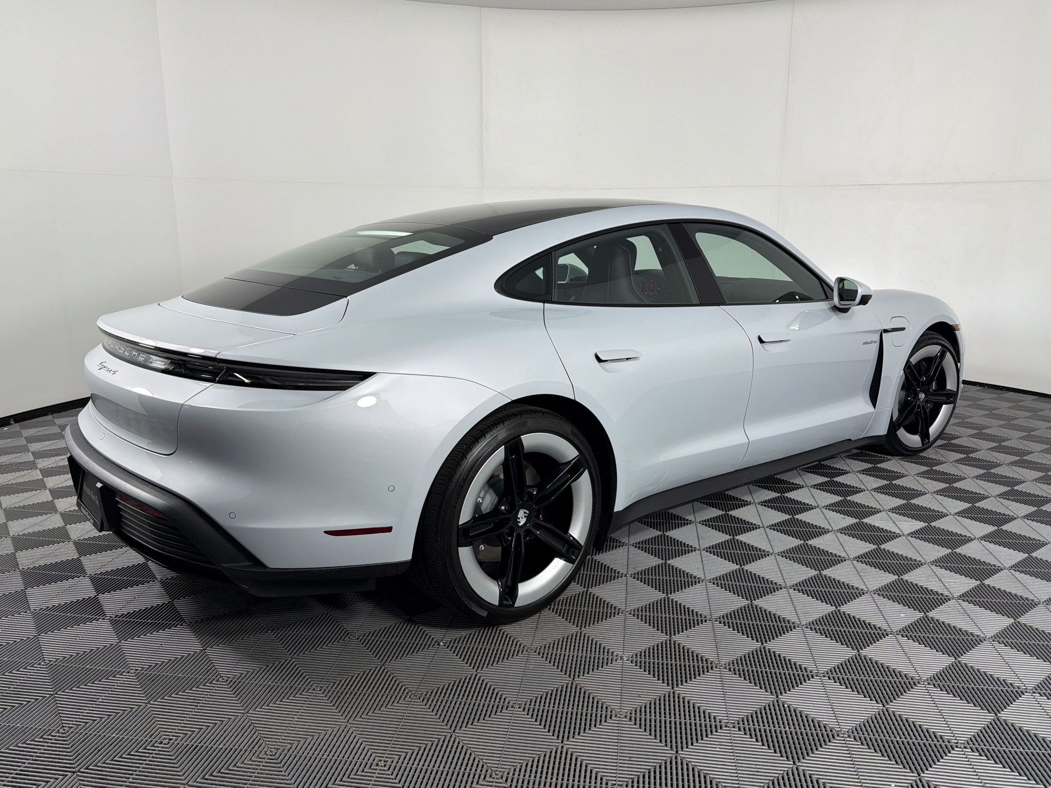 Used 2026 Porsche Taycan AWD/4WD image 9
