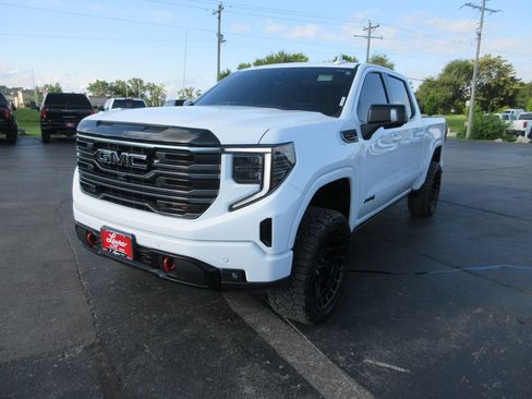 Used 2025 GMC Sierra 1500 AT4 w/ AT4 Premium Package AWD/4WD image 10