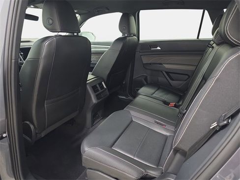 Used 2021 Volkswagen Atlas Cross Sport SE image 12