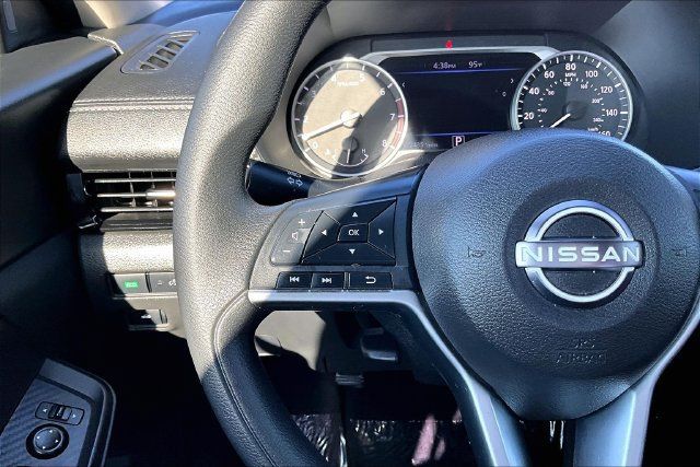 Used 2024 Nissan Sentra SV FWD image 11