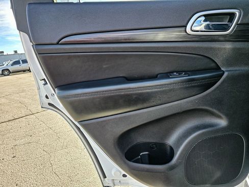 Used 2019 Jeep Grand Cherokee Altitude image 27