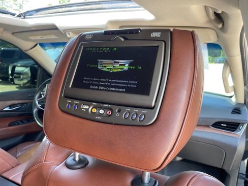 Used 2018 Cadillac Escalade Luxury RWD image 41