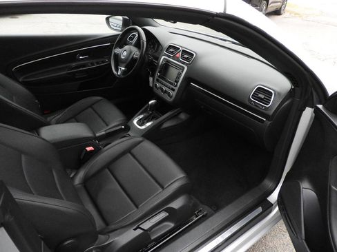 Used 2013 Volkswagen Eos FWD image 13