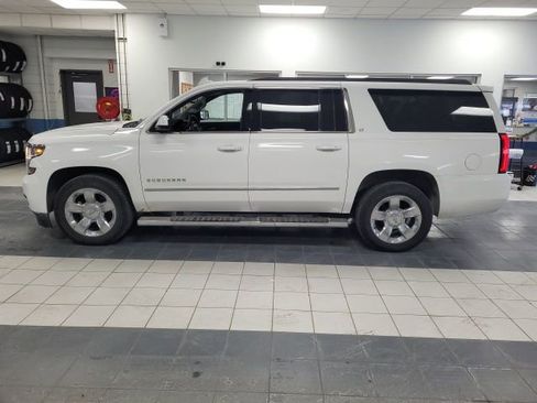 Used 2016 Chevrolet Suburban LT w/ LT Signature Package image 4