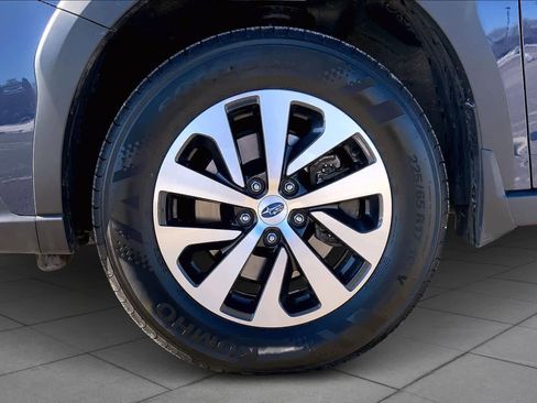 Used 2025 Subaru Outback Premium AWD/4WD image 11