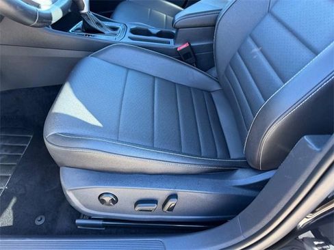 Used 2024 Volkswagen Jetta SE image 18