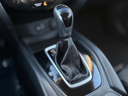 Used 2018 Nissan Rogue S AWD/4WD image 26