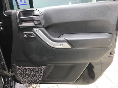 Used 2017 Jeep Wrangler Unlimited Sahara w/ Dual Top Group image 40