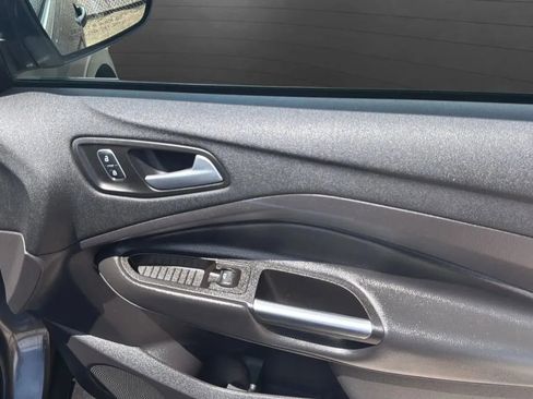 Used 2017 Ford Escape SE FWD image 20