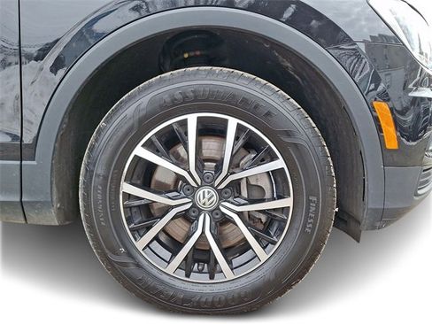 Used 2021 Volkswagen Tiguan SE w/ Panoramic Sunroof Package image 7