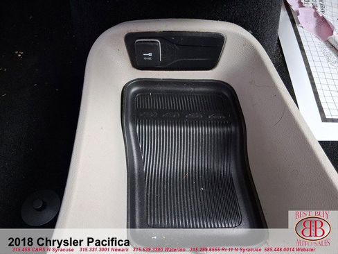 Used 2018 Chrysler Pacifica Touring-L image 22