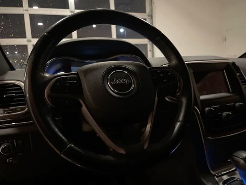 Used 2018 Jeep Grand Cherokee Limited image 14