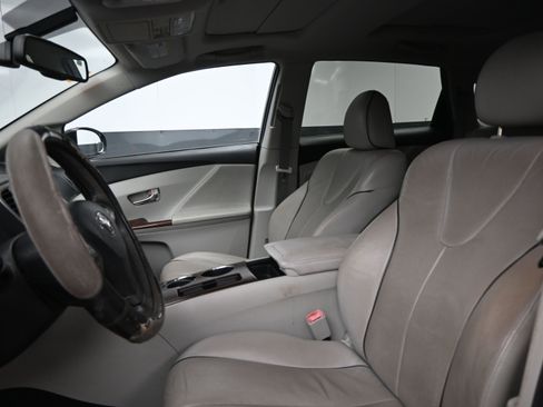 Used 2010 Toyota Venza Base image 16