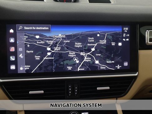 Used 2023 Porsche Cayenne Platinum Edition image 3