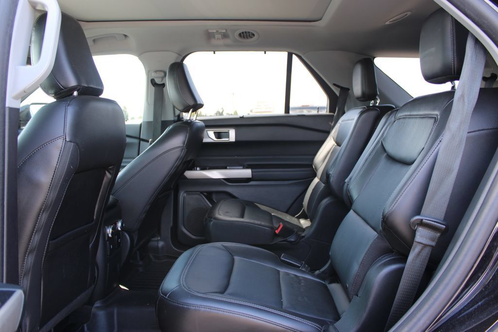 Used 2022 Ford Explorer Limited w/ Equipment Group 301A RWD image 27