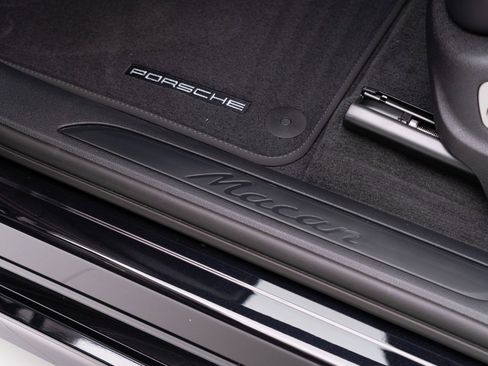 Certified 2026 Porsche Macan AWD/4WD image 14