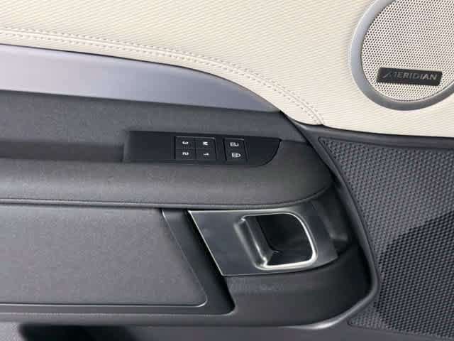 New 2026 Land Rover Discovery Limited Edition AWD/4WD image 11