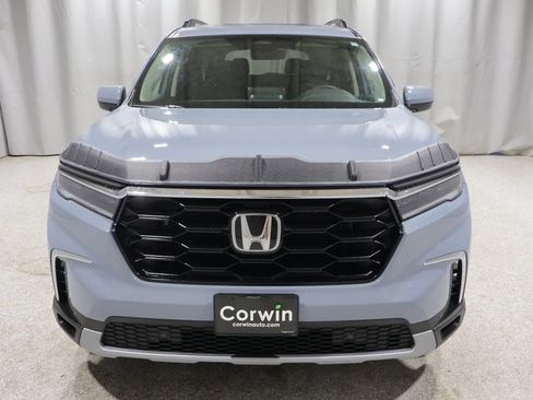 Used 2023 Honda Pilot Touring image 9