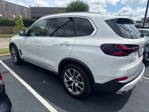 Used 2024 BMW X5 xDrive40i w/ Parking Assistance Package AWD/4WD image 3
