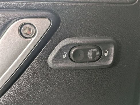 Used 2015 Jeep Wrangler Unlimited Rubicon w/ Connectivity Group image 12