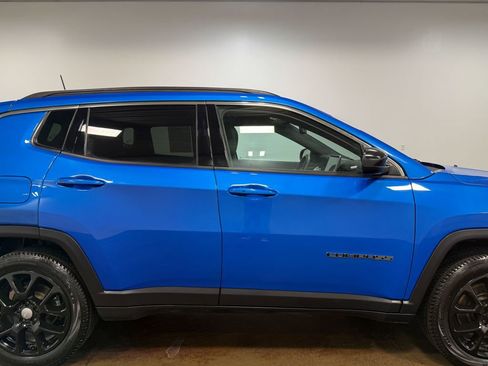 Used 2024 Jeep Compass Latitude AWD/4WD image 32