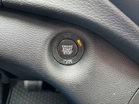 Used 2020 Jeep Cherokee Latitude Plus image 23