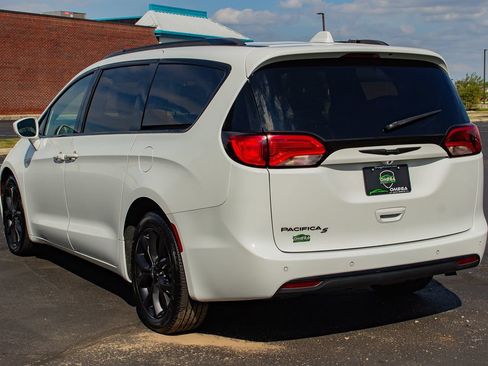 Used 2020 Chrysler Pacifica Touring-L Plus w/ S Appearance Package FWD image 7