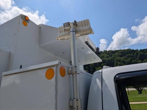 Used 2011 Ford F550 2WD Regular Cab Super Duty w/ Payload Upgrade Pkg image 33