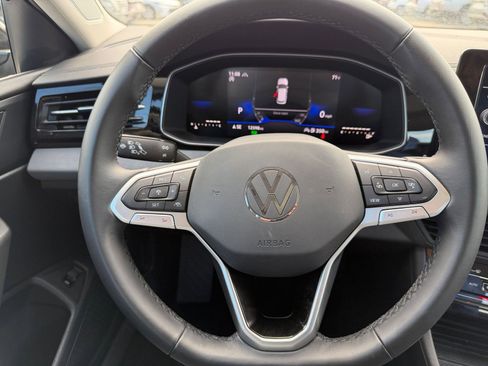 Used 2025 Volkswagen Jetta SE image 27