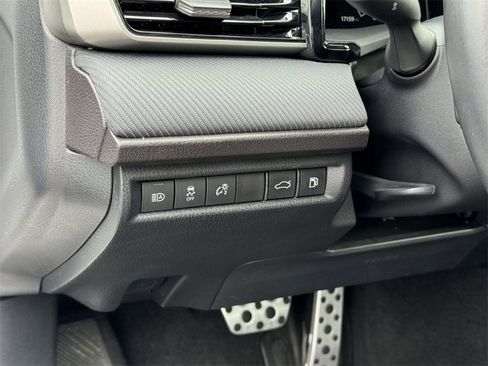 Used 2025 Toyota Camry SE image 10