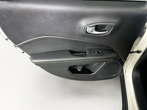 Used 2018 Jeep Compass Latitude w/ Popular Equipment Group AWD/4WD image 25