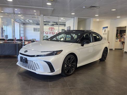 Used 2025 Toyota Camry XSE w/ Premium Package AWD/4WD image 7