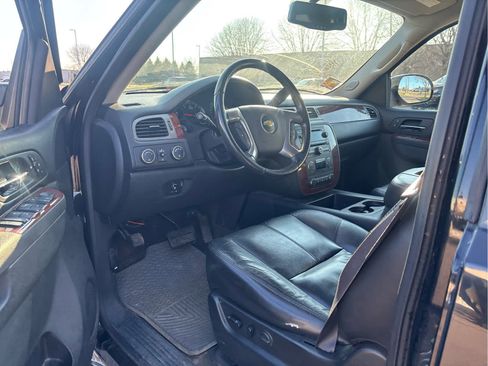 Used 2011 Chevrolet Suburban LT w/ Luxury Package image 9
