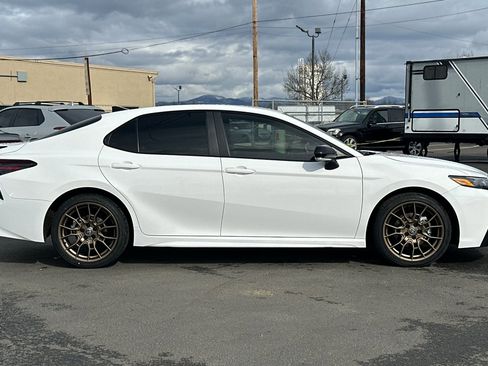 Used 2023 Toyota Camry SE image 3