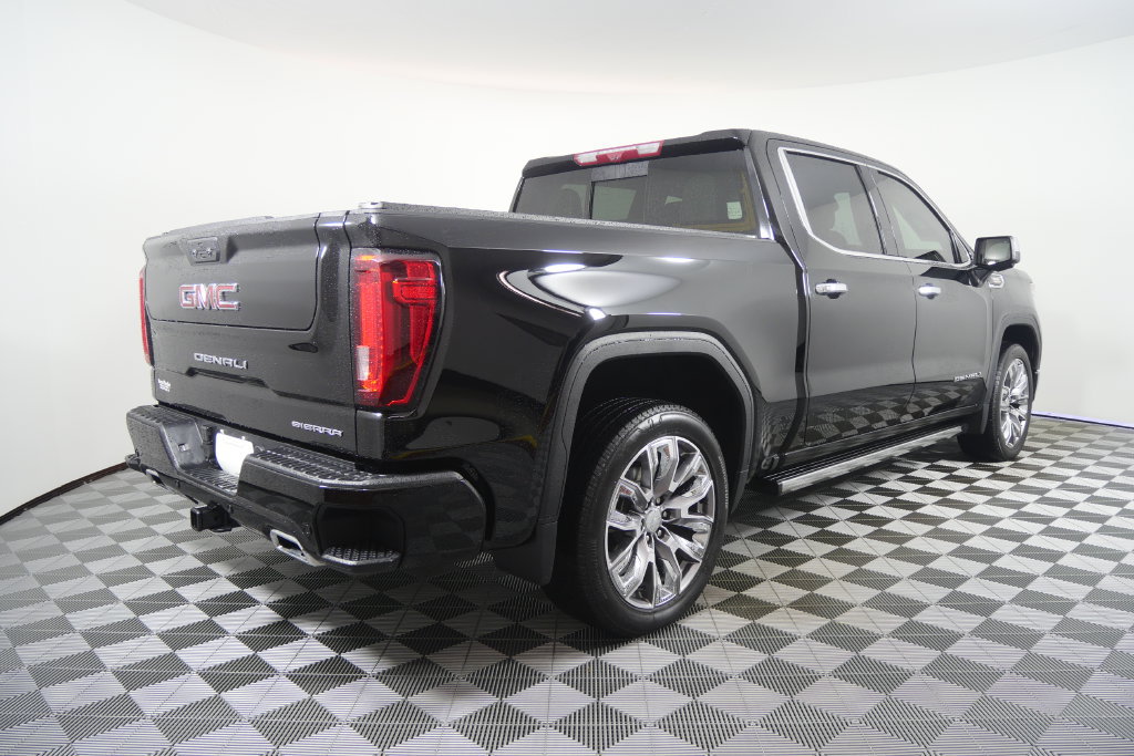 Used 2025 GMC Sierra 1500 Denali AWD/4WD image 4