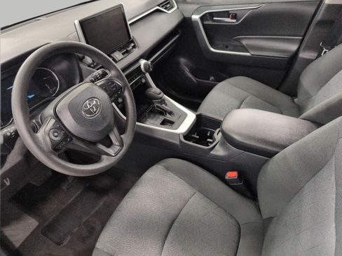 Used 2025 Toyota RAV4 XLE AWD/4WD image 9