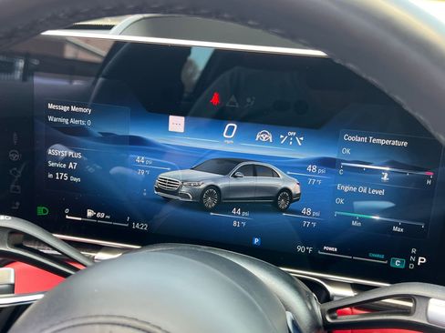Used 2023 Mercedes-Benz S 580 4MATIC Sedan w/ AMG Line image 31