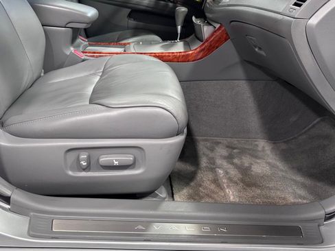 Used 2005 Toyota Avalon XLS image 18