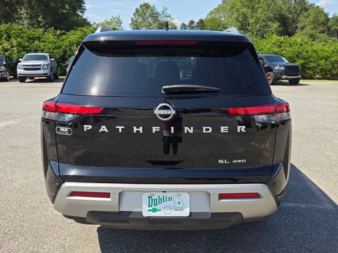 Used 2025 Nissan Pathfinder SL AWD/4WD image 10