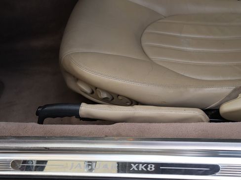 Used 2002 Jaguar XK8 Convertible image 33