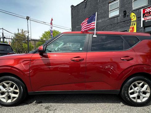 Used 2024 Kia Soul LX w/ Option Group 015 FWD image 4