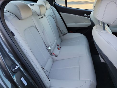 Certified 2025 Genesis G70 2.5T image 22