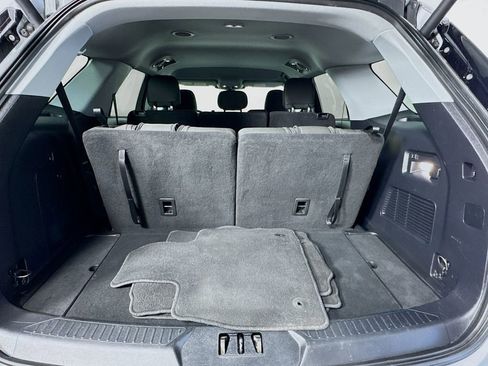 Used 2022 Ford Explorer XLT image 30