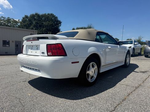 Used 2001 Ford Mustang Convertible RWD image 7