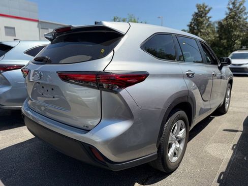 Used 2023 Toyota Highlander LE image 3